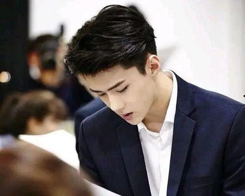 韩娱爆料吴世勋视频下载,韩娱爆料瞬间引粉丝热议